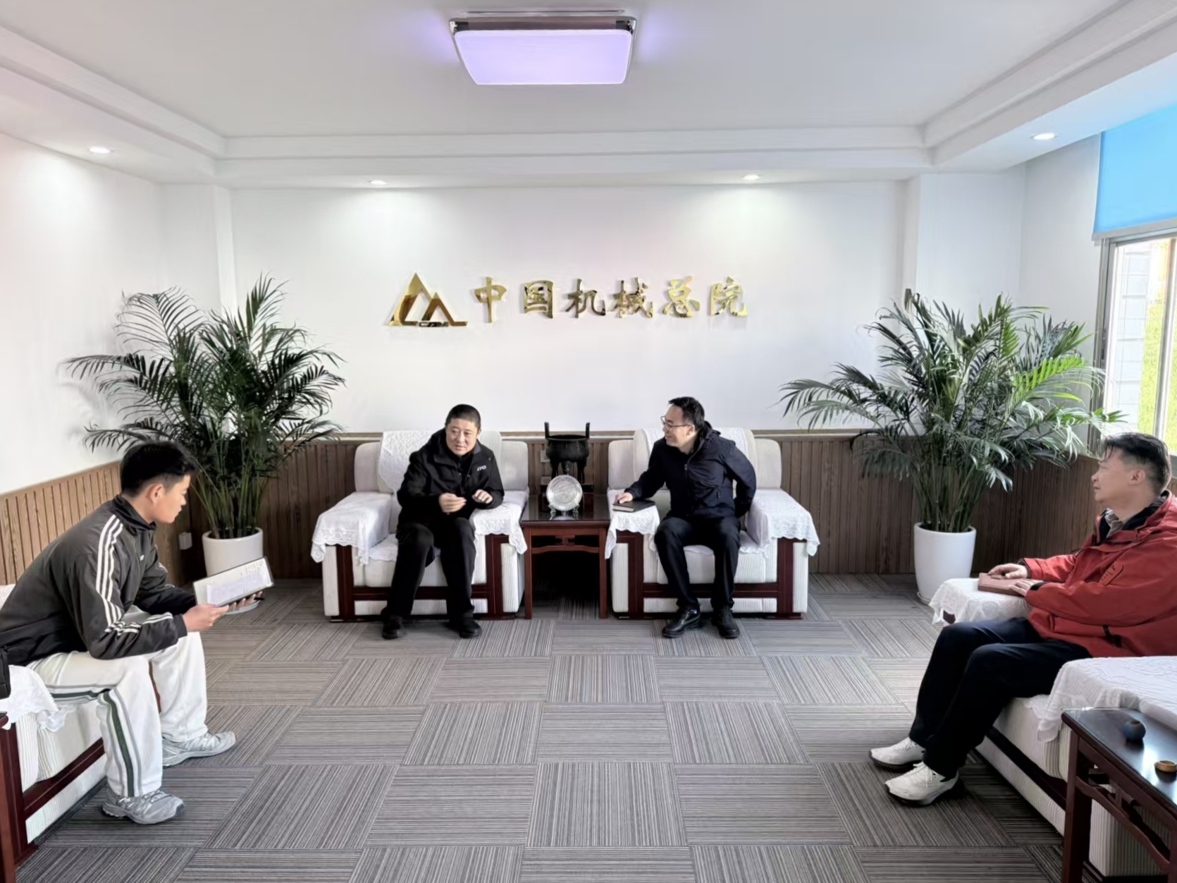 五华区龙翔街道办事处领导到访云南院